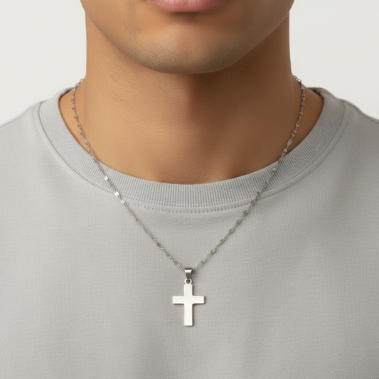 Cross Pendant - Modelo Hombre con camisa