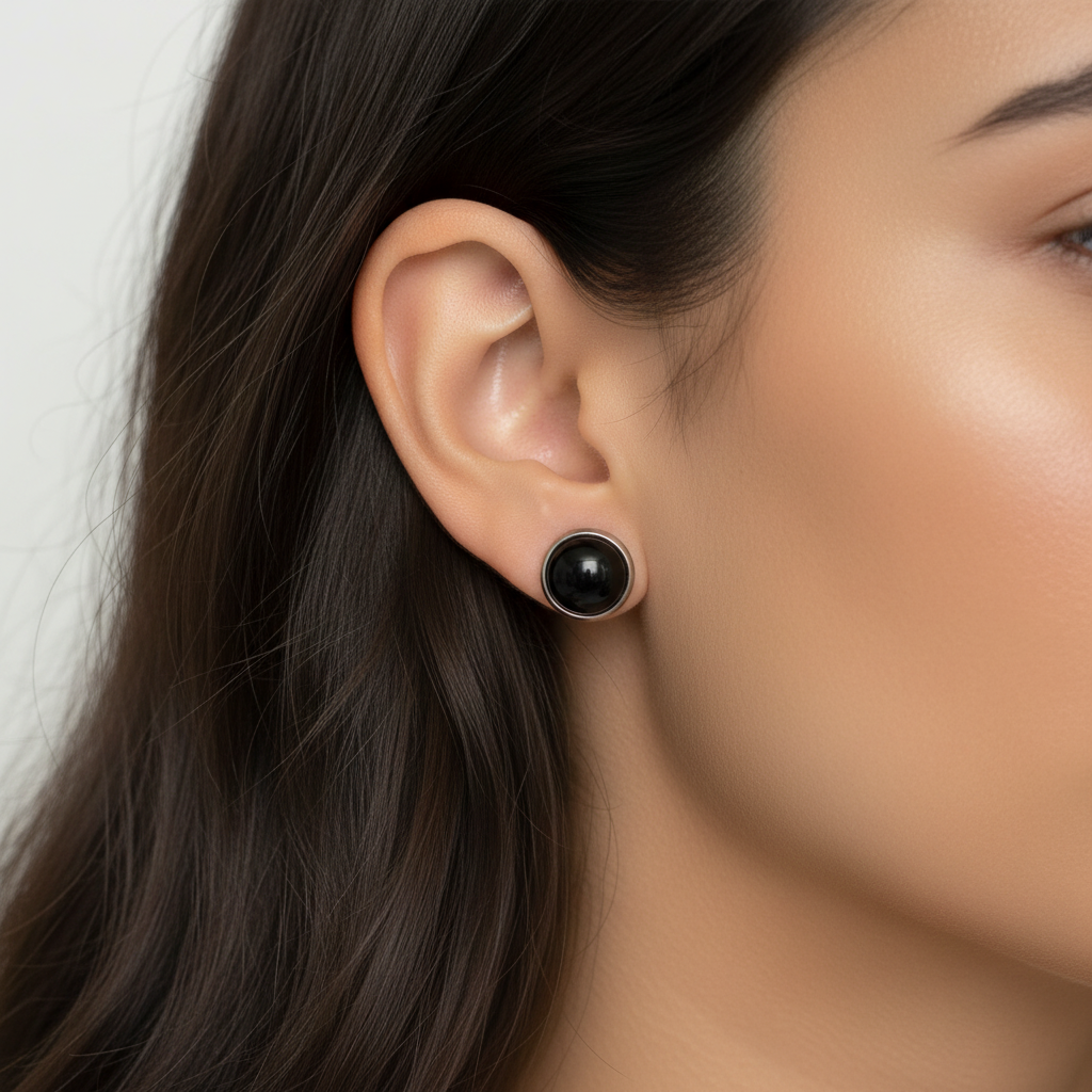 Black Agate Stud Earrings - Latina Model