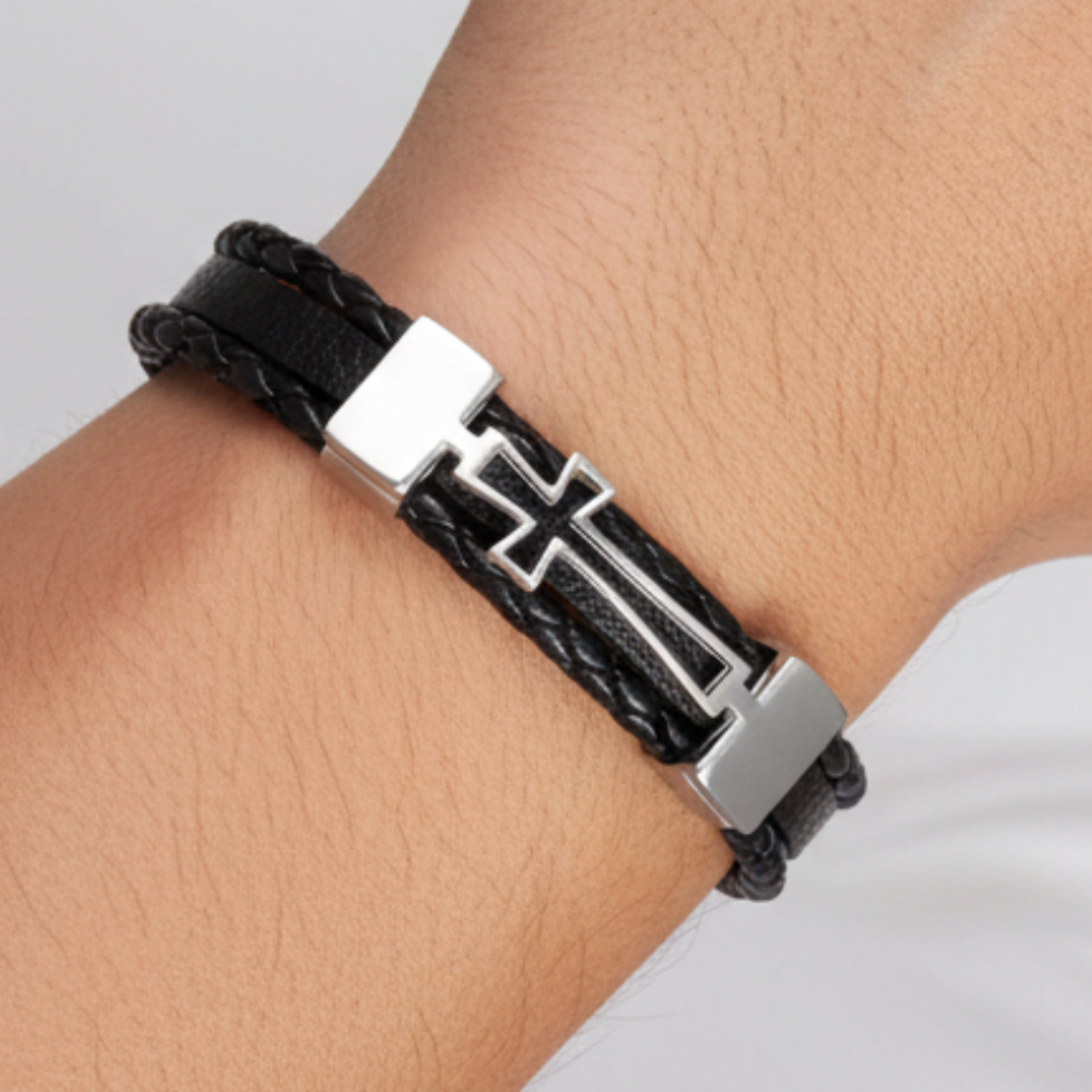 Bracelet on Latino Model