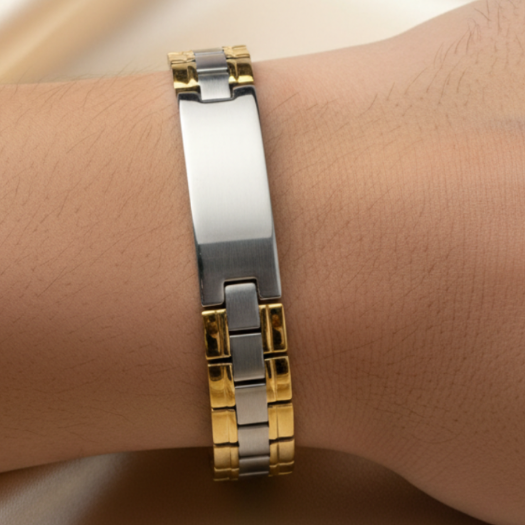 Brazalete chevron en mano masculina