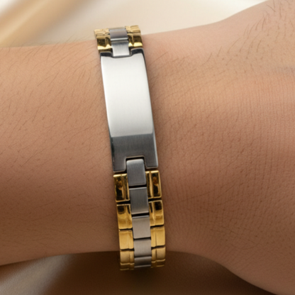 Brazalete chevron en mano masculina