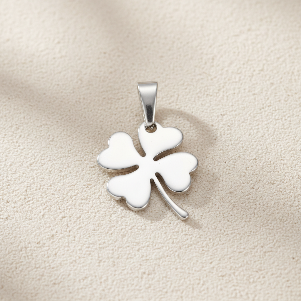 Clover Pendant Silver - Organic Clean
