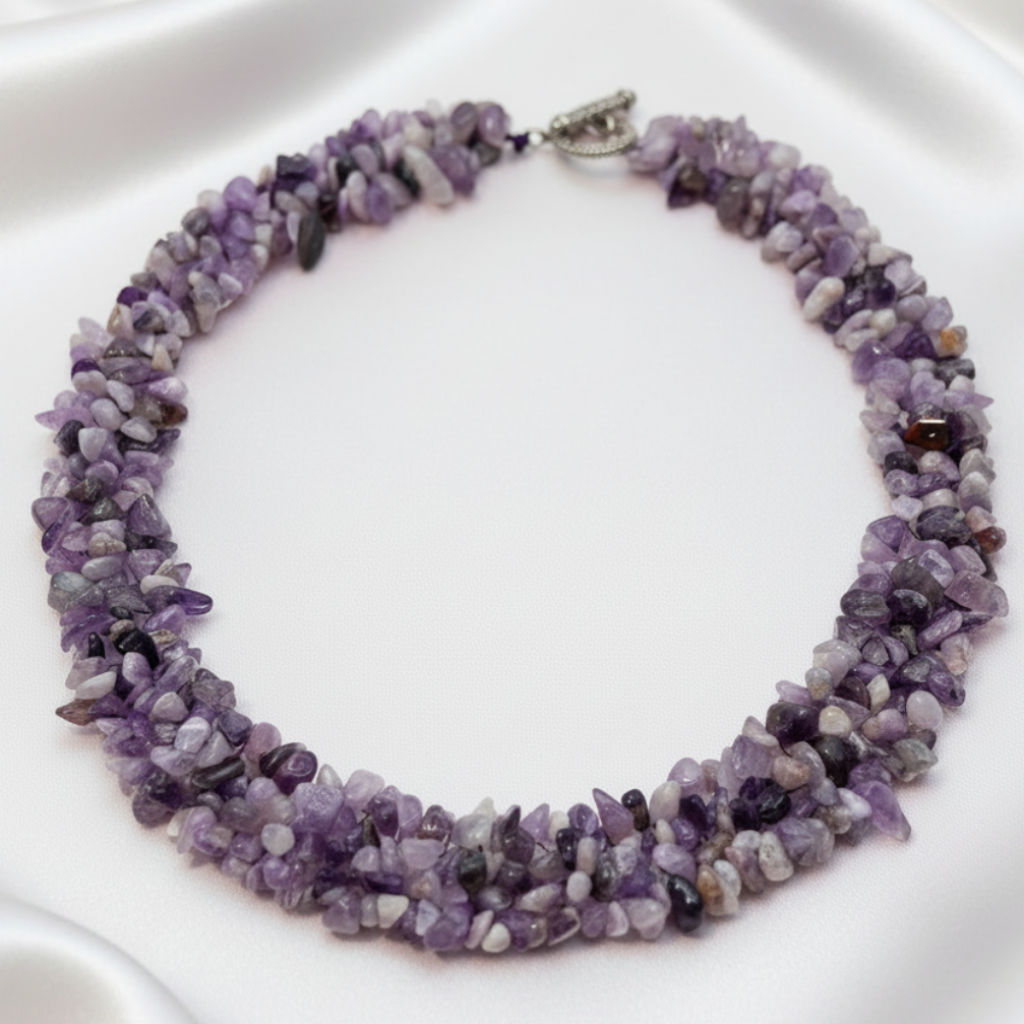 Collar Amatista - Fondo Satinado Blanco Huevo