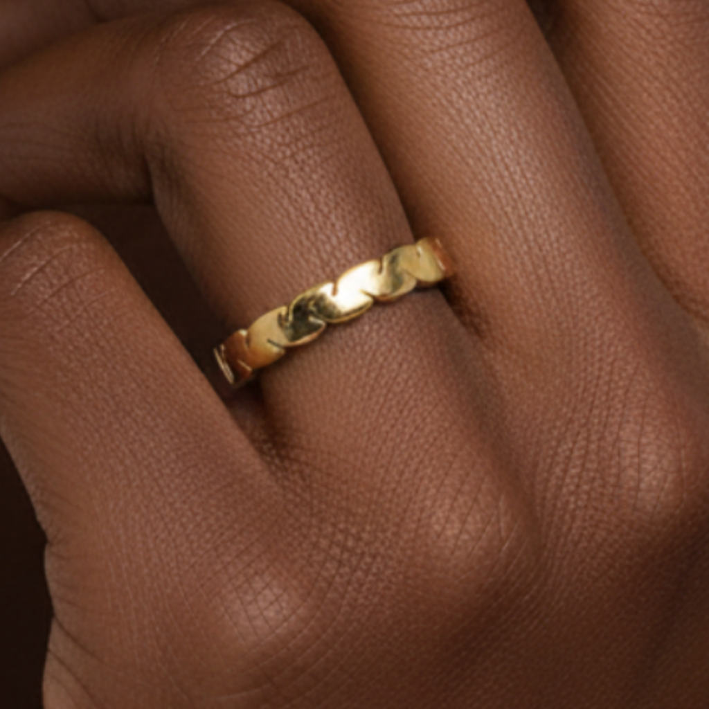 Gold Wheat Ring – Afro Model Hand