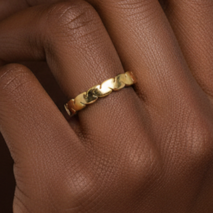 Gold Wheat Ring – Afro Model Hand