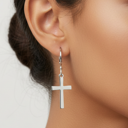 Modelo mujer piel oscura - cross earrings