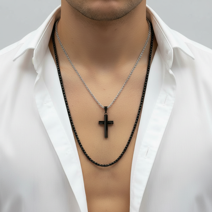 Two Tone Cross Necklace Set - Modelo Camisa Blanca